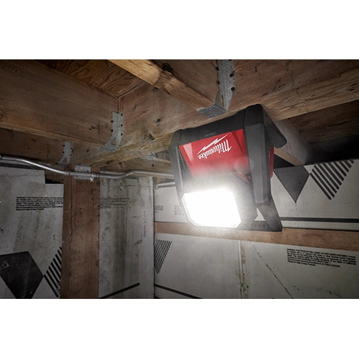 FARO DE SUELO M18 ROVER DE 4000 LUMENES