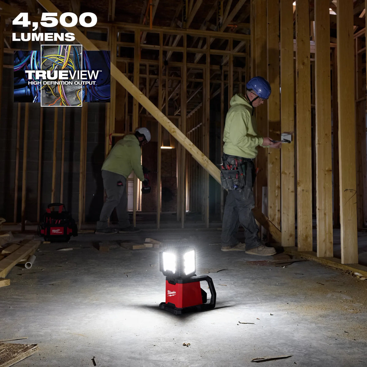 FARO DE SUELO M18 ROVER TRIPLE PANEL 4500 LUMENES